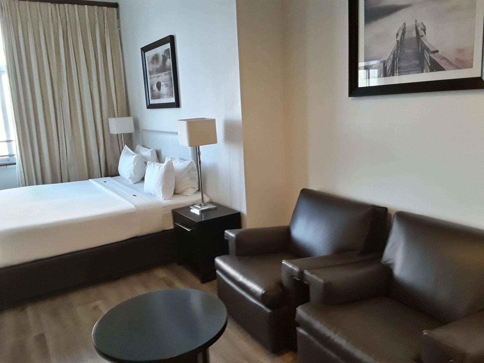 Parade Hotel 3*