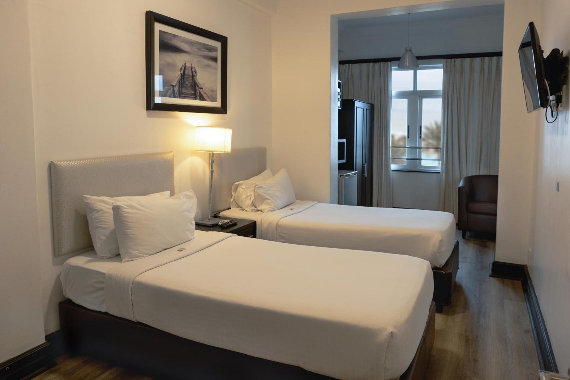Parade Hotel 3*